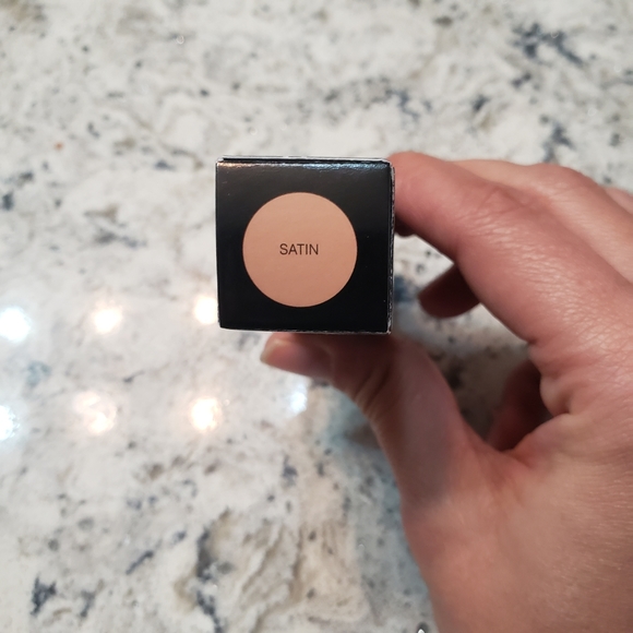 Younique Satin perfecting concealer - Picture 2 of 2